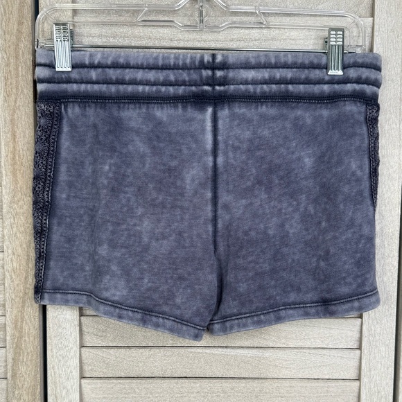 MOSSIMO SUPPLY CO. Crochet Trim Boho Pull On Shorts Distressed Indigo-XS - Picture 2 of 2